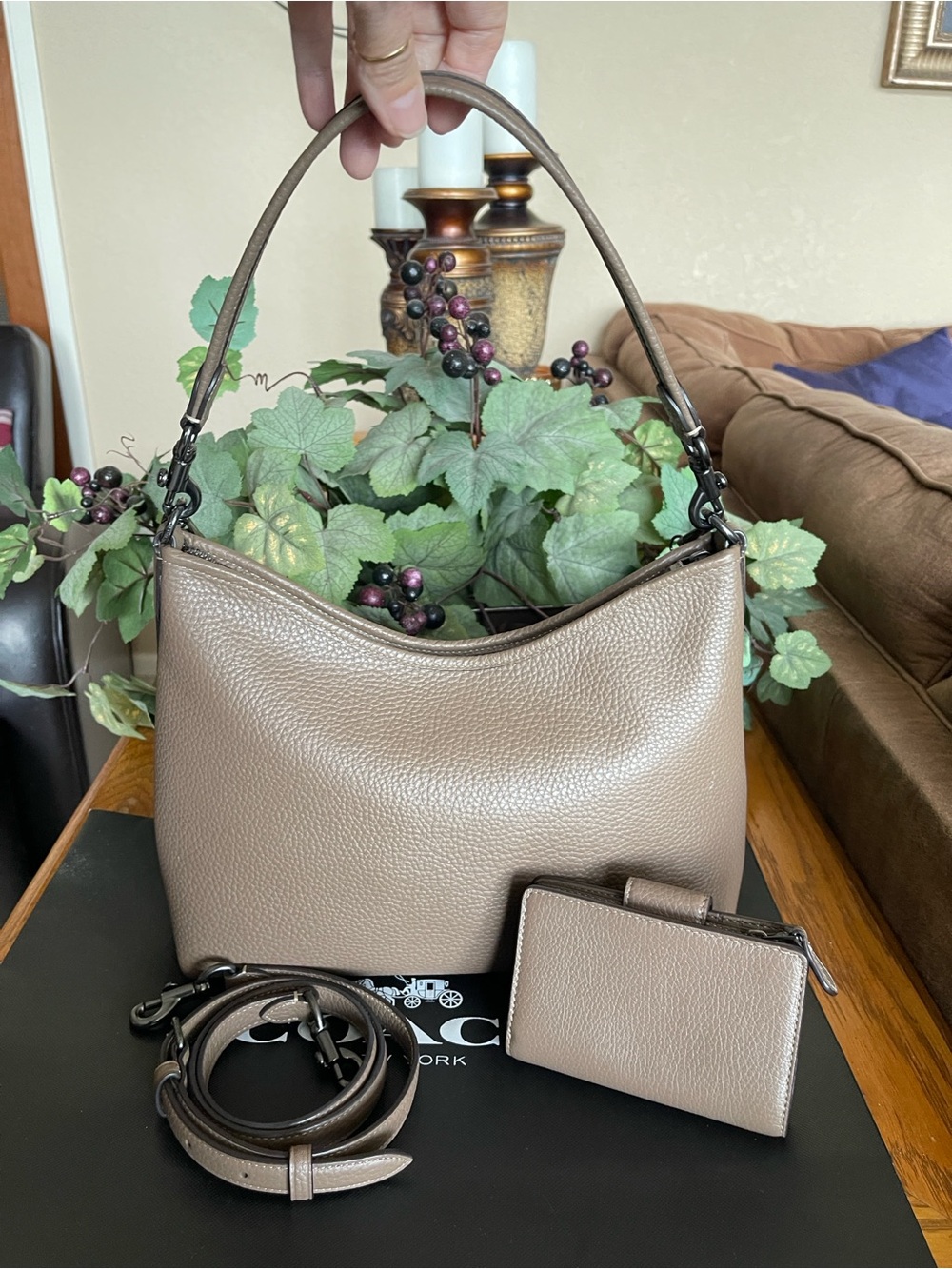 Coach Laurel Shoulder Bag with Matching Wallet - Picture 2 of 11